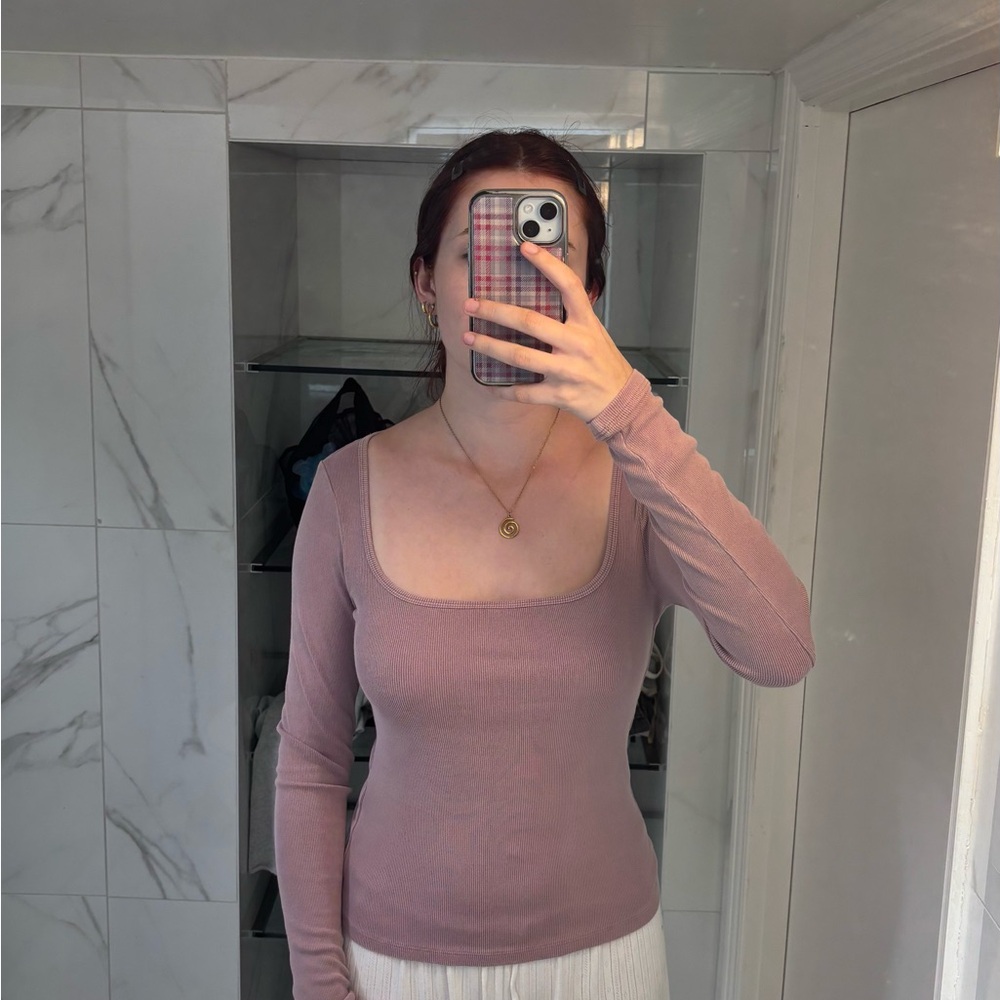 Aritzia Fitted Long-Sleeve Scoop Top in Mauve